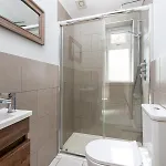 בית נופש Spacious & Bright 3bedroom Home-sleeps7-parking