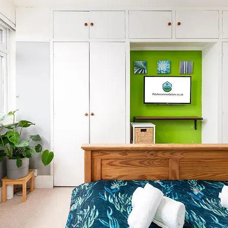 בית נופש Spacious & Bright 3bedroom Home-sleeps7-parking בריסטול
