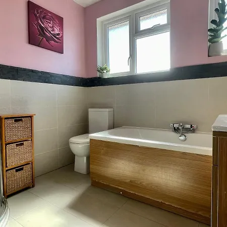 Spacious & Bright 3bedroom Home-sleeps7-parking Bristol