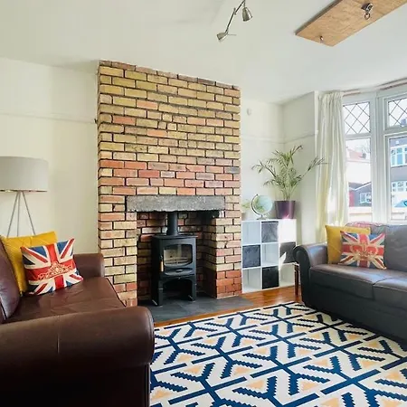 Spacious & Bright 3bedroom Home-sleeps7-parking * Bristol