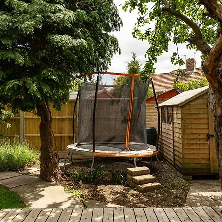 Tatil Evi Spacious & Bright 3bedroom Home-sleeps7-parking-by Fabaccommodation *