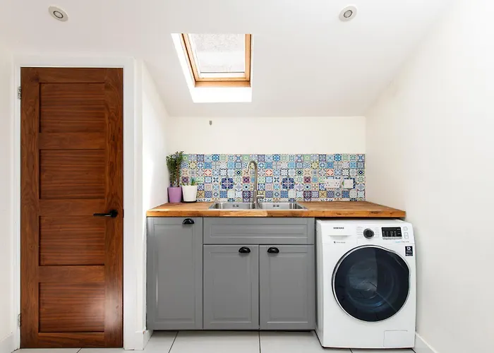 Spacious & Bright 3bedroom Home-sleeps7-parking Bristol