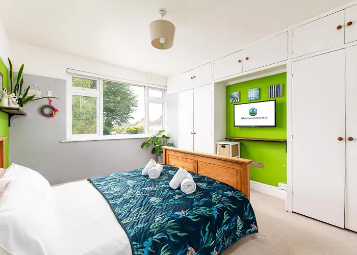 Spacious & Bright 3bedroom Home-sleeps7-parking * Bristol