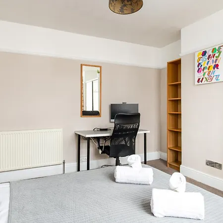 Spacious & Bright 3bedroom Home-sleeps7-parking Prázdninový dům *