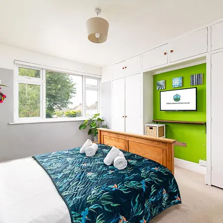 Spacious & Bright 3bedroom Home-sleeps7-parking * Bristol