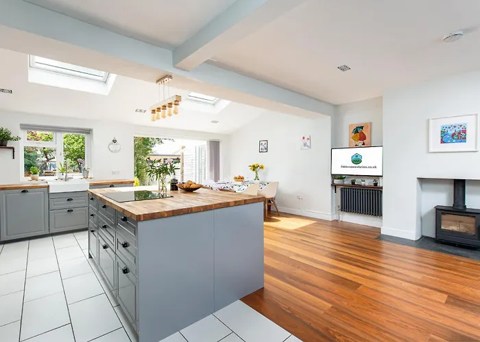 Nyaraló Spacious & Bright 3bedroom Home-sleeps7-parking