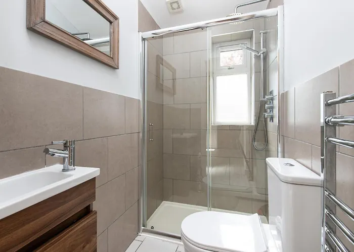 Nyaraló Spacious & Bright 3bedroom Home-sleeps7-parking