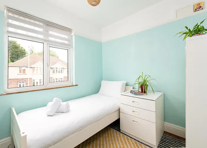 Spacious & Bright 3bedroom Home-sleeps7-parking Prázdninový dům *