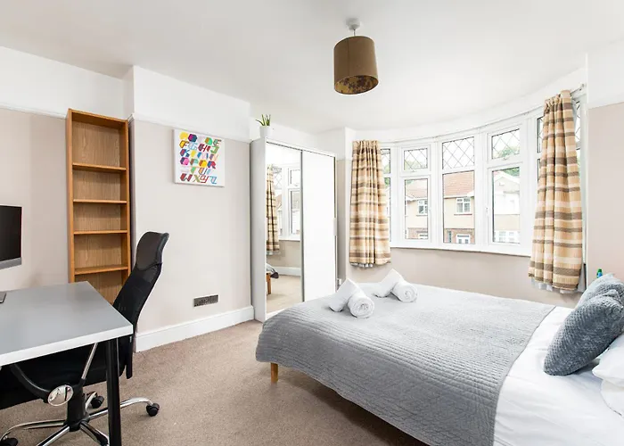 Spacious & Bright 3bedroom Home-sleeps7-parking Bristol